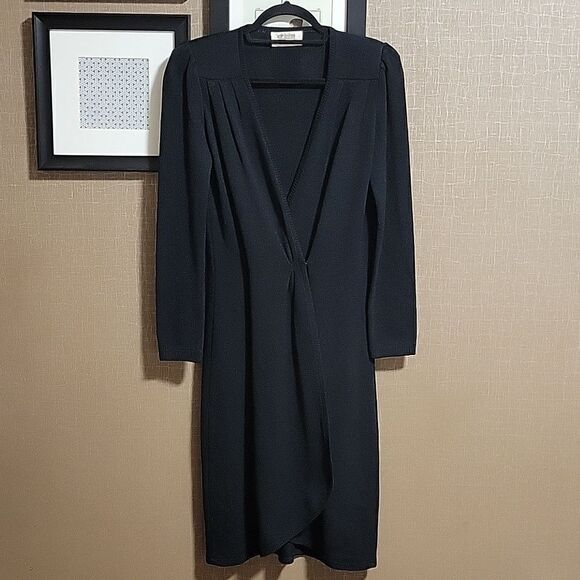 St. John Knit Dress (approximate size) - Picture 1 of 16